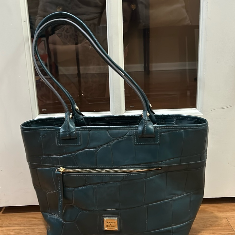 Deep teal Denison Dooney and Bourke collection hand bag.  Excellent condition.